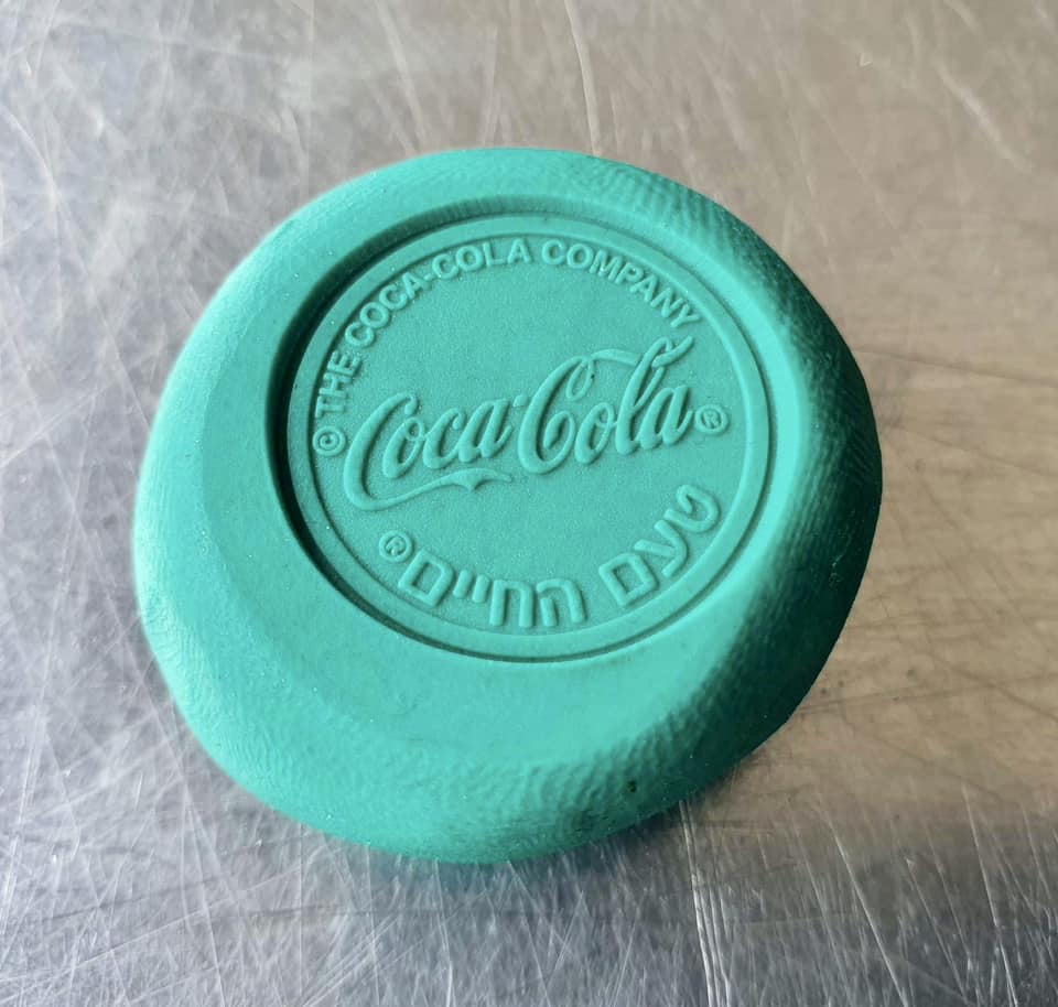 Insert logo coca cola